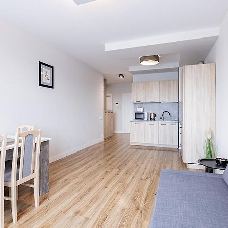 Fajny Apartament Z Parkingiem, Obok Metra. Warschau Buitenkant foto