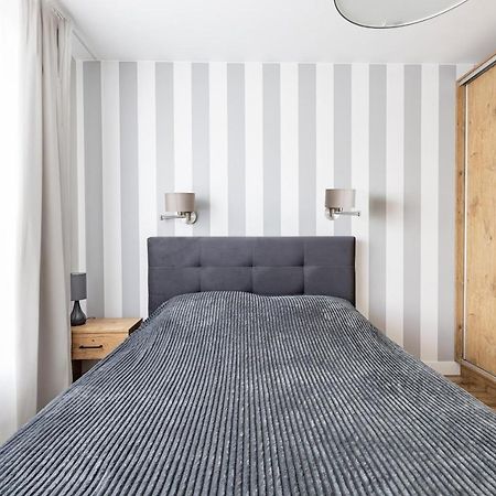 Fajny Apartament Z Parkingiem, Obok Metra. Warschau Buitenkant foto