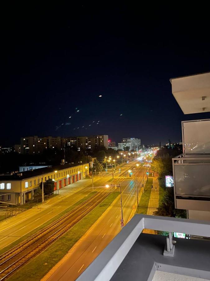 Fajny Apartament Z Parkingiem, Obok Metra. Warschau Buitenkant foto