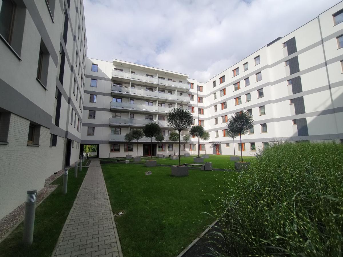 Fajny Apartament Z Parkingiem, Obok Metra. Warschau Buitenkant foto