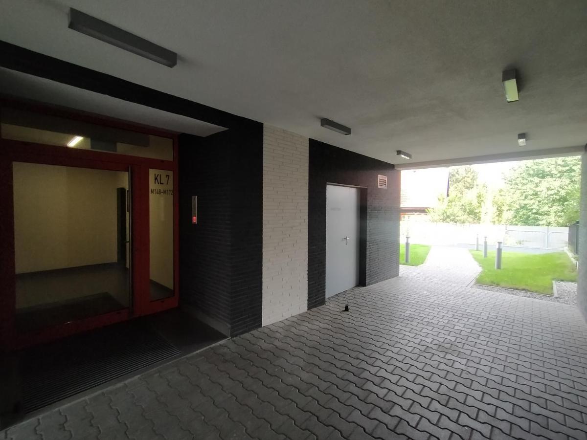 Fajny Apartament Z Parkingiem, Obok Metra. Warschau Buitenkant foto