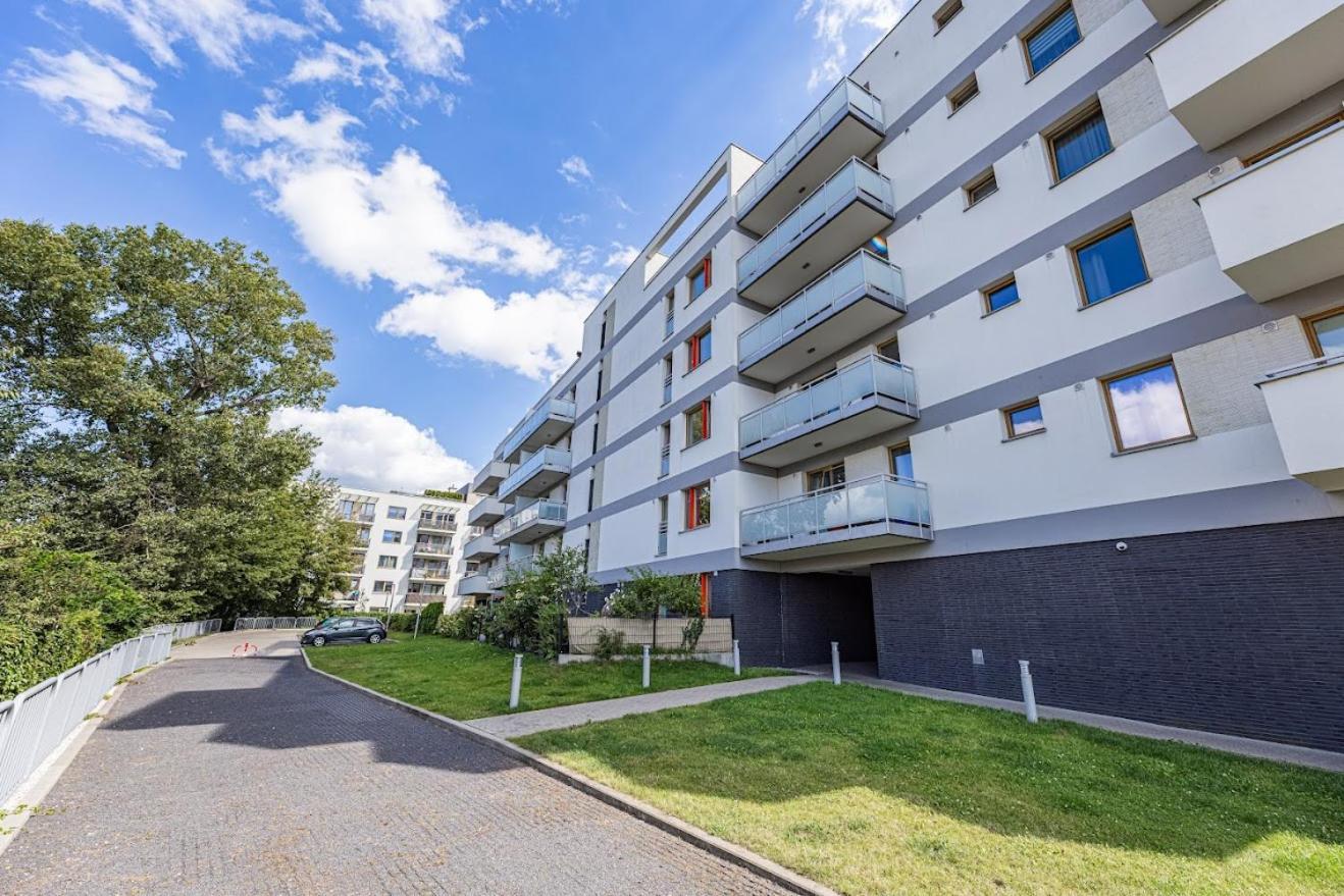 Fajny Apartament Z Parkingiem, Obok Metra. Warschau Buitenkant foto
