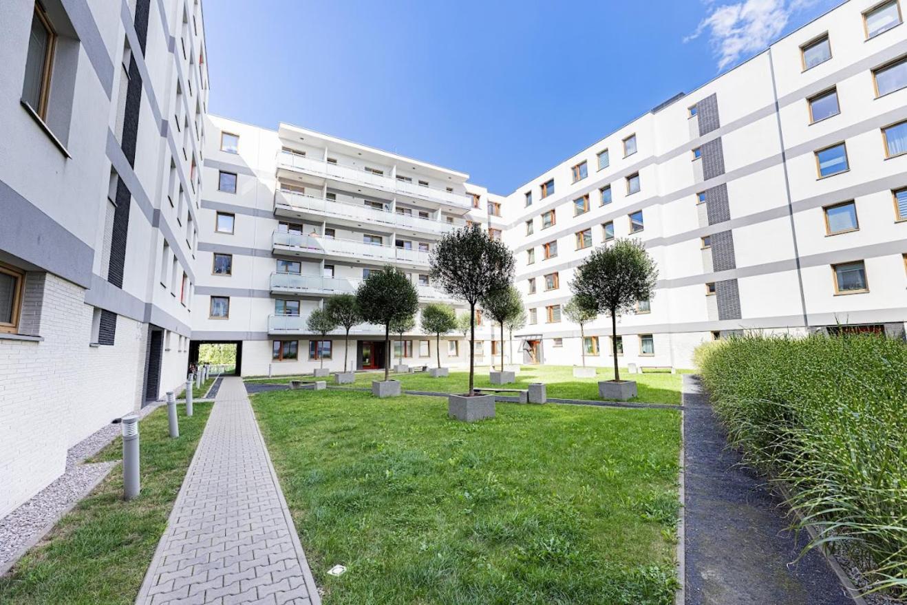 Fajny Apartament Z Parkingiem, Obok Metra. Warschau Buitenkant foto