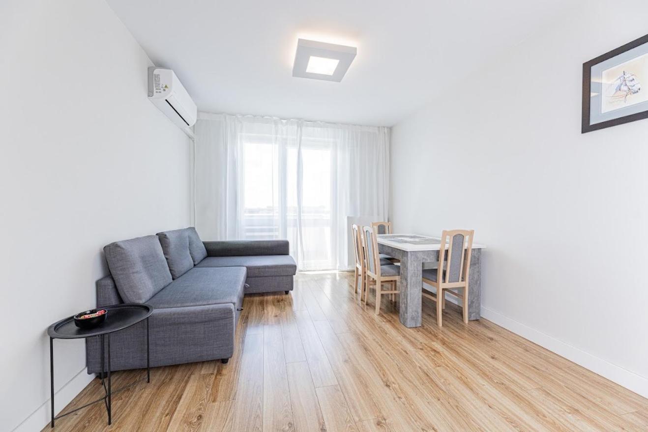 Fajny Apartament Z Parkingiem, Obok Metra. Warschau Buitenkant foto
