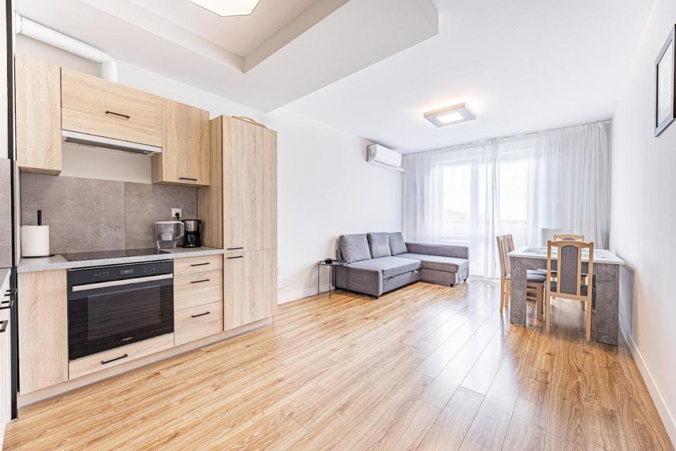 Fajny Apartament Z Parkingiem, Obok Metra. Warschau Buitenkant foto