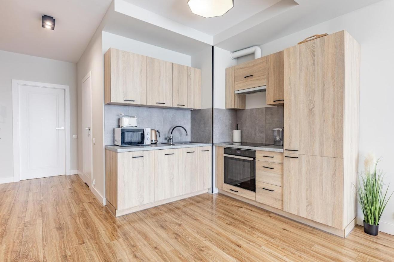 Fajny Apartament Z Parkingiem, Obok Metra. Warschau Buitenkant foto
