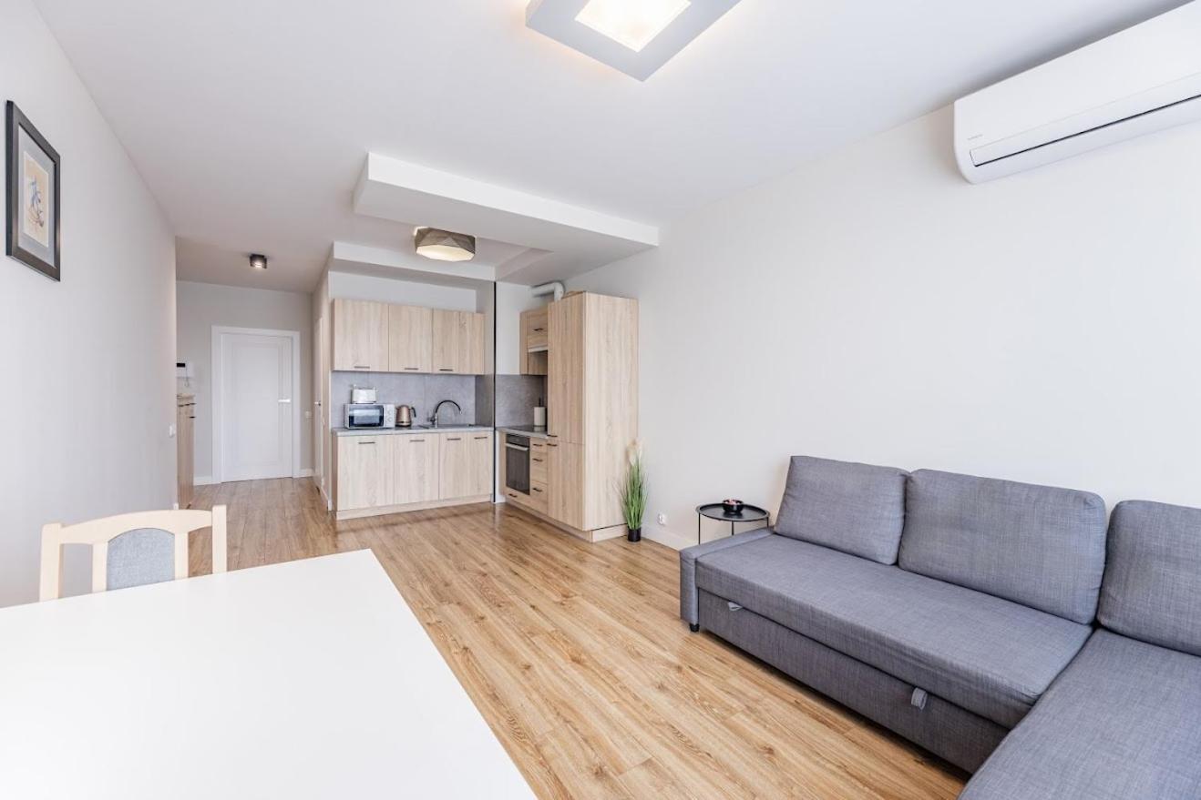 Fajny Apartament Z Parkingiem, Obok Metra. Warschau Buitenkant foto