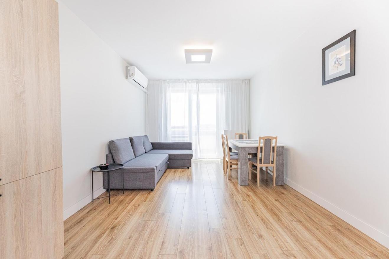 Fajny Apartament Z Parkingiem, Obok Metra. Warschau Buitenkant foto