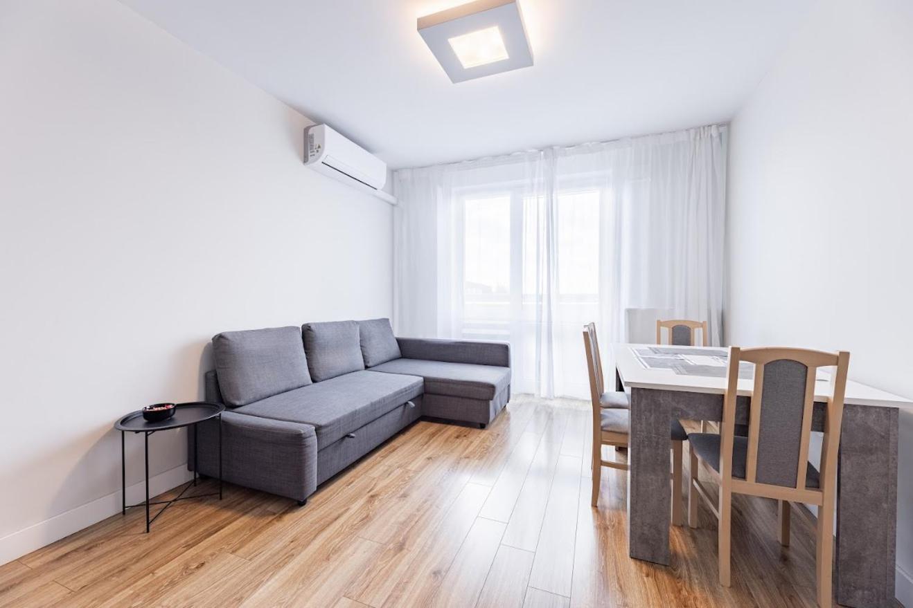 Fajny Apartament Z Parkingiem, Obok Metra. Warschau Buitenkant foto