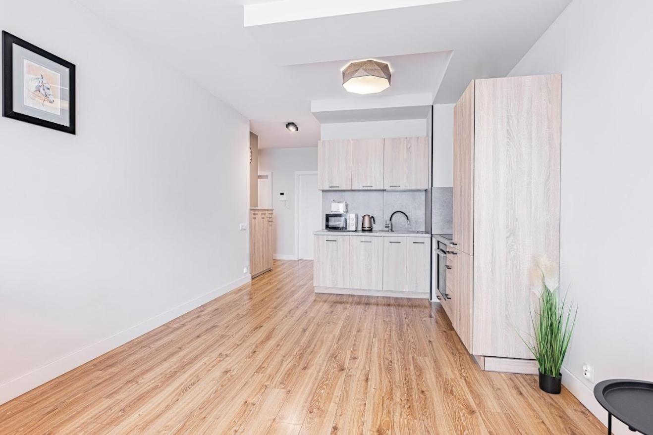 Fajny Apartament Z Parkingiem, Obok Metra. Warschau Buitenkant foto