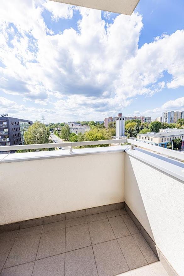 Fajny Apartament Z Parkingiem, Obok Metra. Warschau Buitenkant foto